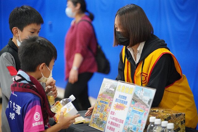 劍潭國小推廣台灣桌球發展,舉辦首屆「劍潭盃桌球邀請賽」共有9所國小參加。
