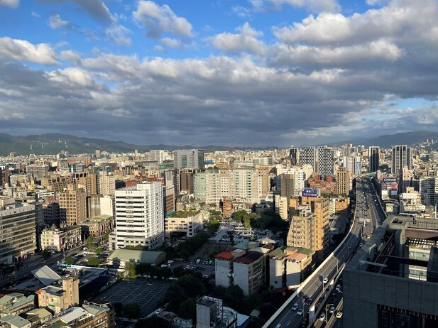 雙北市房市潛在買氣降溫，網路詢問度衰退逾二成