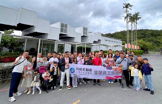 不只連續三年店業績突破1億元,台慶不動產大園大江加盟店今年更要挑戰業績冠軍三連霸(永慶房產集團提供)