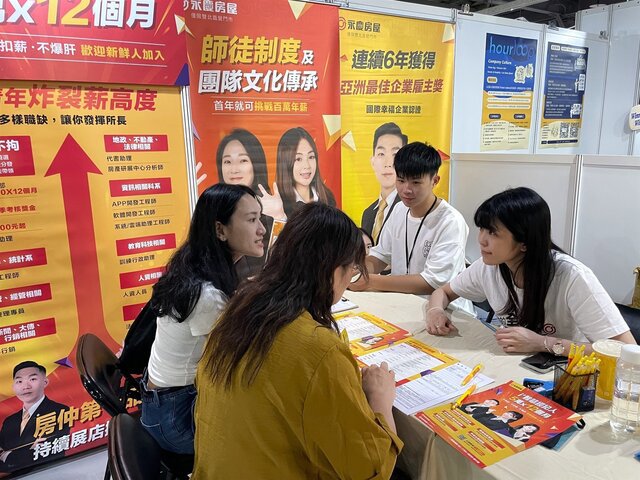 永慶房屋針對每位業務新人都有專屬師父指導,確保新人完整學習房地產交易的各個面向。