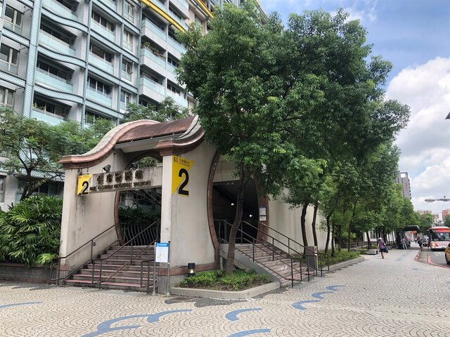 捷運亞東醫院站住宅租金行情為公寓平均每坪月租1023元、大樓1026元,價差幅度不到1%。(房市示意圖)