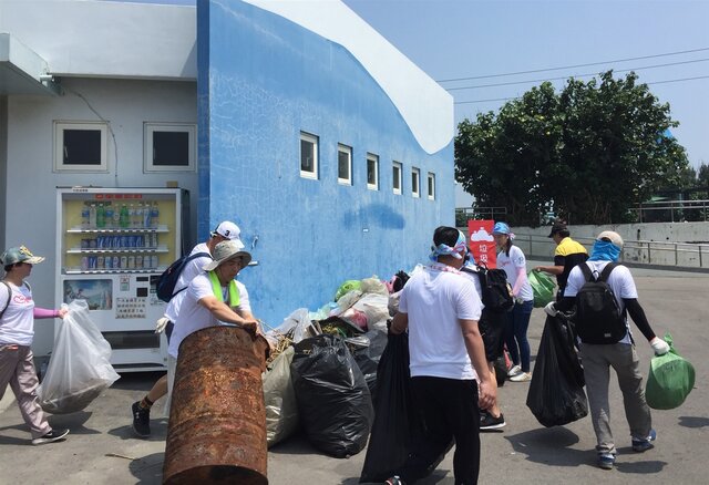 守護台中最美沙灘  號召千人清出2公噸廢棄物