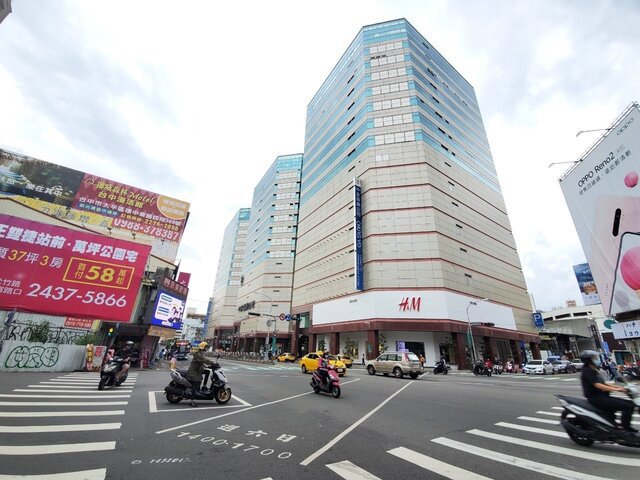 台中北區「一中商圈」生活機能優秀,醫院、百貨公司、電影院等一應俱全,適合追求生活便利的購屋族。(永慶房產集團提供)
