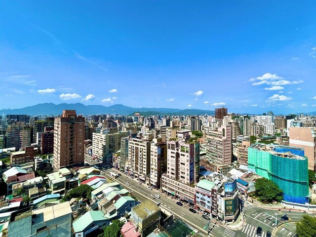 實價登錄顯示,大同區近一年屋齡5年以下的住宅交易占比超過3成。永慶分析,受益於危老都更,大同區區內新建案供給穩定,再加上價格相對較低,使得交易熱...