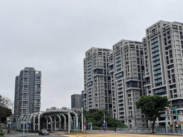 輕軌帶動,新北市淡水區發展已逐步集中於淡海新市鎮,2字頭房價相對市區友善,青年族群提早購屋卡位。(永慶房產集團提供)