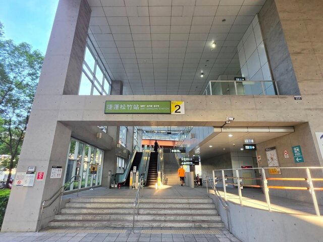 台中捷運「松竹站」與台鐵共構、交通機能強勁，周邊中古屋較一站之隔的舊社站每坪便宜8.7萬，是高CP值成家指標。(永慶房產集團提供)