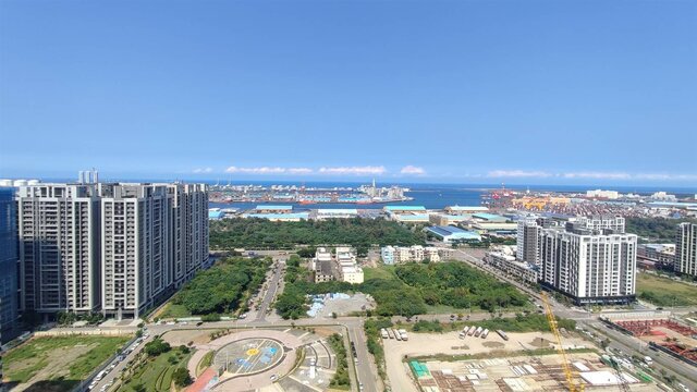台中市「梧棲區」的台中港發展計畫,是當地重要利多因素,加上每坪僅1-2字頭房價,成為青壯年購屋首選之一。(永慶房產集團提供)