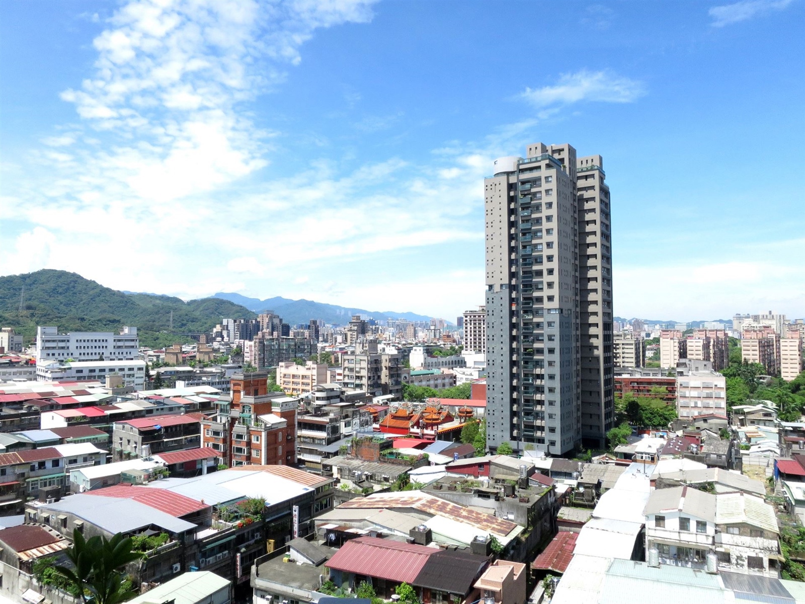 上半年成交量較103年同期高峰 大減八成 